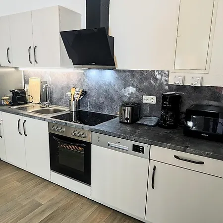 Apartamento Urban Gotha-apartment Friedenstein- Am Schlosspark- Parken An Der Der Tür- Barrierefrei, 900 Meter Zum Bahnhof - Wallbox *