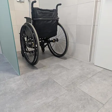 Urban Gotha-apartment Friedenstein- Am Schlosspark- Parken An Der Der Tür- Barrierefrei, 900 Meter Zum Bahnhof - Wallbox Gotha